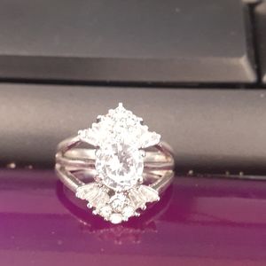 Wedding Ring Round Solitaire with Guard 7